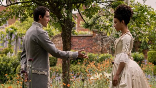 Кадр из 1 серии 1 сезона сериала «Королева Шарлотта: История Бриджертонов»